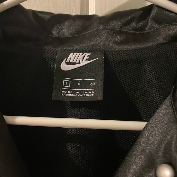 Nike floral cropped bomber jacket-small NWOT - Picture 6 of 10